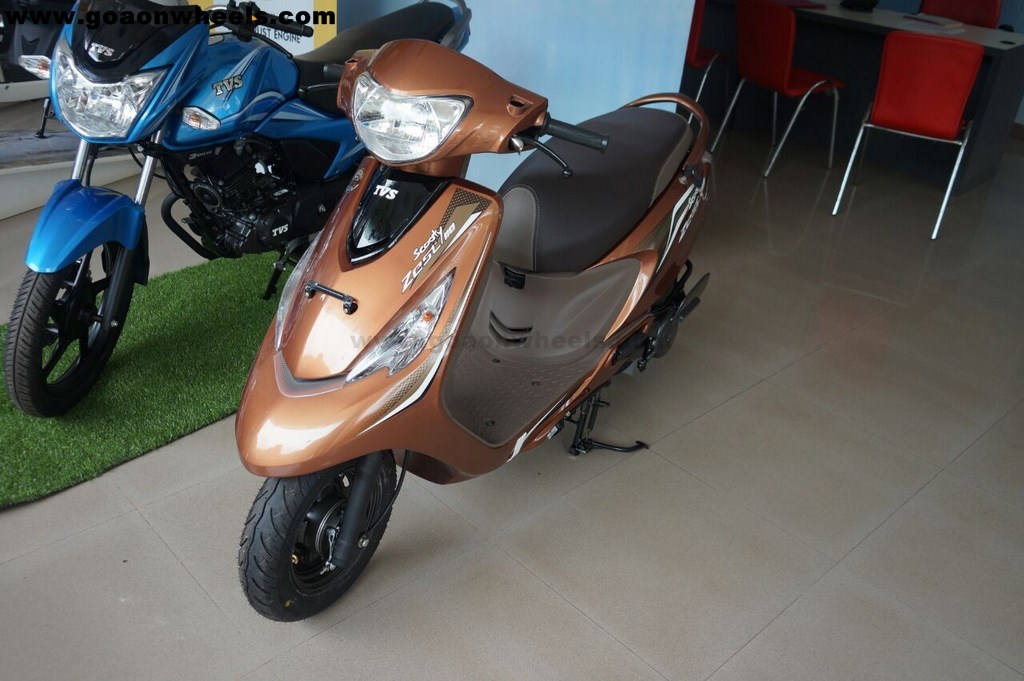 Scooty Zest 110 Himalayan Highs front