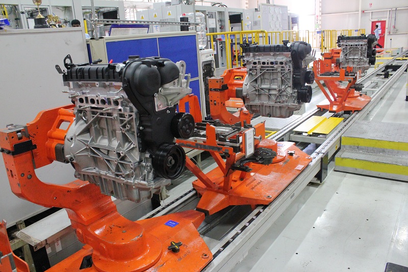 Ford_India_uses_a_fully_flexible_engine_assembly_line_where_both_petrol ...